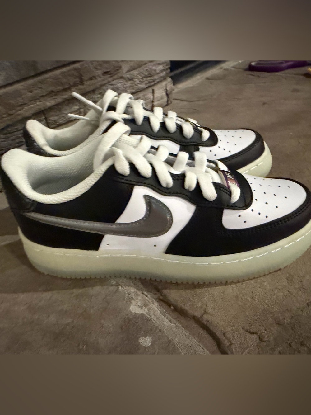 Nike Kids Black, White and Silver Low-Top Sneakers